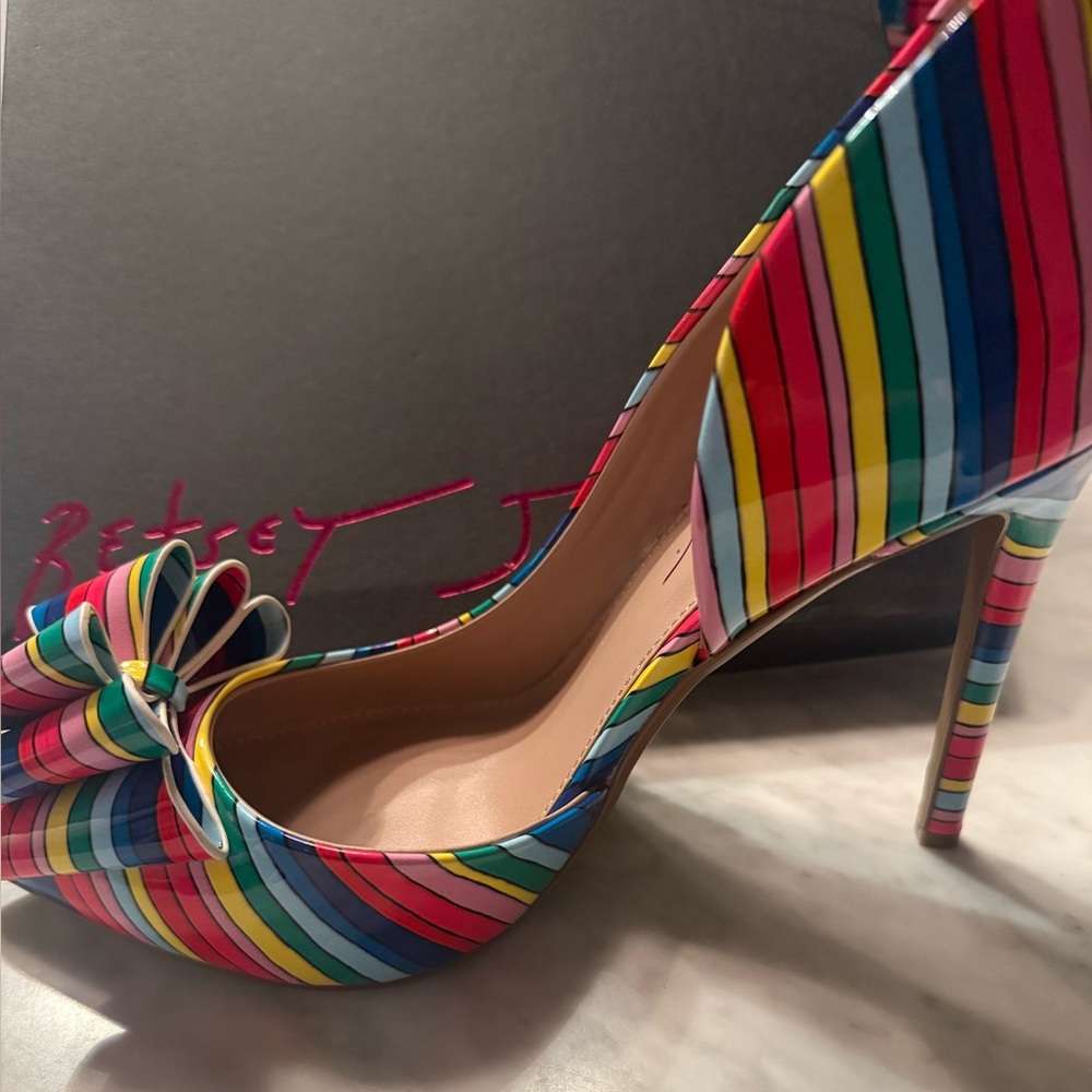 🔥 STOP TRAFFIC Betsey Johnson Heels – New / Never Worn (Size 10) 🔥